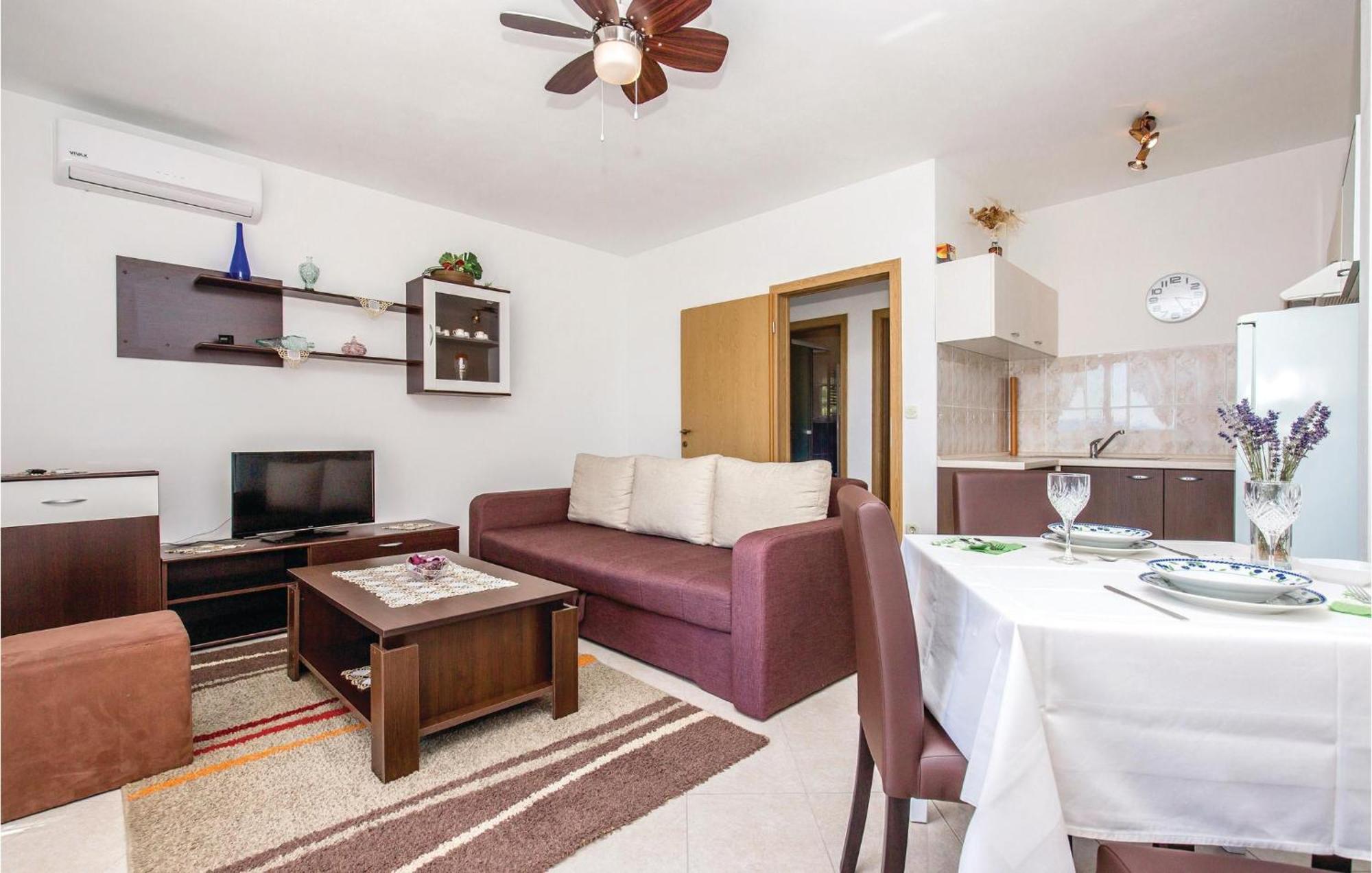 Beautiful Apartment In Smrika With Wifi Exterior foto